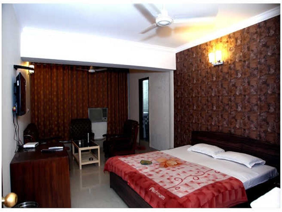 Hotel Haryana จัณฑีครห์ ภายนอก รูปภาพ